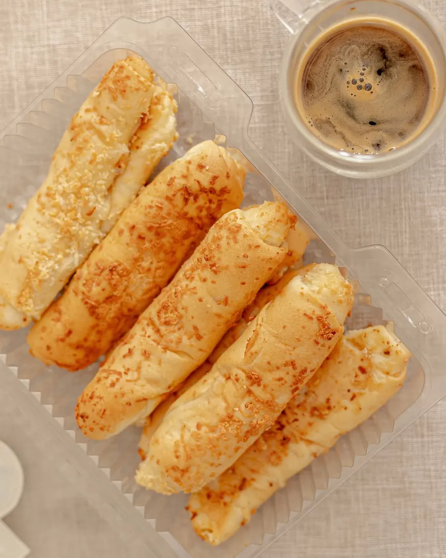 Pan de queso recién horneado